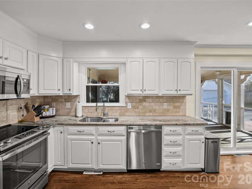 1217 Old Farm Road, Charlotte, NC 28226.  MLS# CAR4353012, YatesRealty ID 3004. 