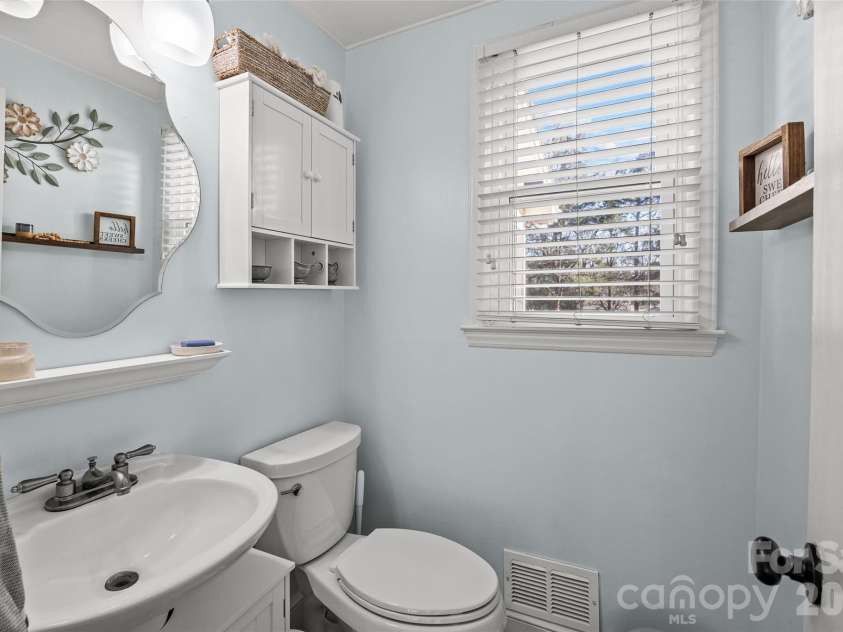 1217 Old Farm Road, Charlotte, NC 28226.  MLS# CAR4353012, YatesRealty ID 3004. 