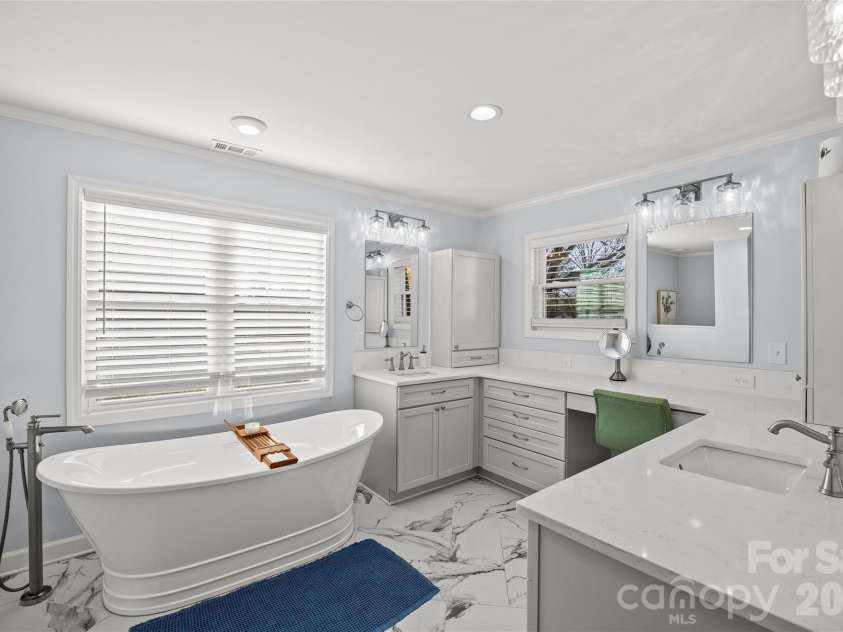1217 Old Farm Road, Charlotte, NC 28226.  MLS# CAR4353012, YatesRealty ID 3004. 