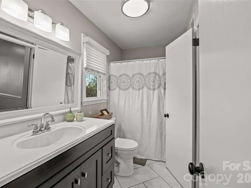 1217 Old Farm Road, Charlotte, NC 28226.  MLS# CAR4353012, YatesRealty ID 3004. 