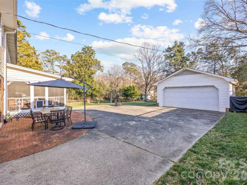 1217 Old Farm Road, Charlotte, NC 28226.  MLS# CAR4353012, YatesRealty ID 3004. 