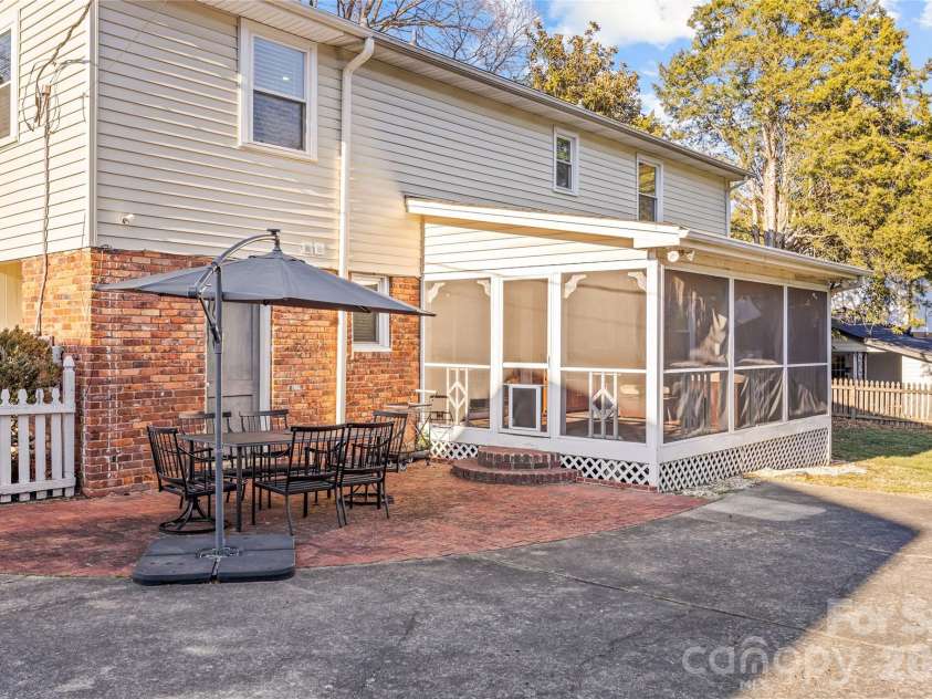 1217 Old Farm Road, Charlotte, NC 28226.  MLS# CAR4353012, YatesRealty ID 3004. 