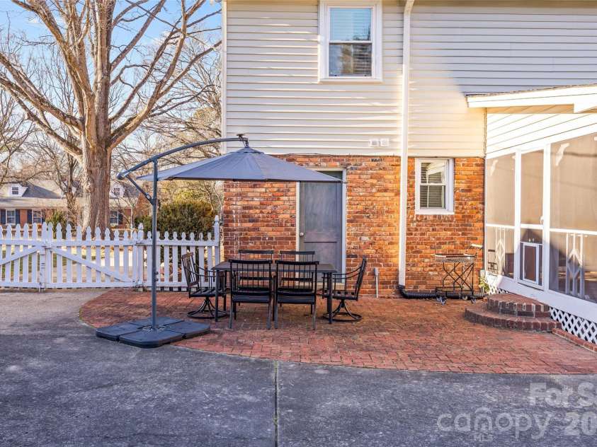 1217 Old Farm Road, Charlotte, NC 28226.  MLS# CAR4353012, YatesRealty ID 3004. 