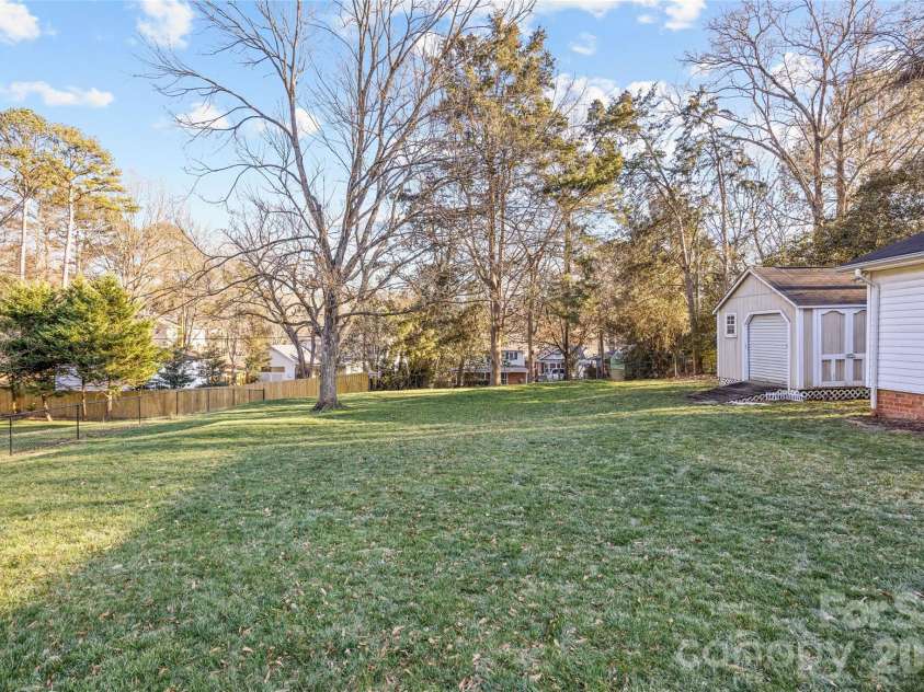 1217 Old Farm Road, Charlotte, NC 28226.  MLS# CAR4353012, YatesRealty ID 3004. 