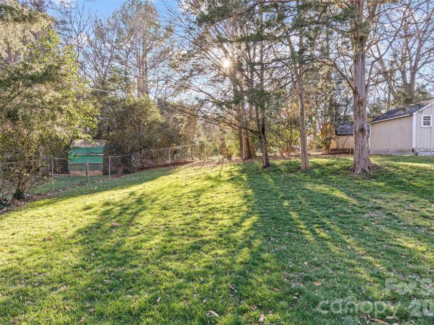 1217 Old Farm Road, Charlotte, NC 28226.  MLS# CAR4353012, YatesRealty ID 3004. 