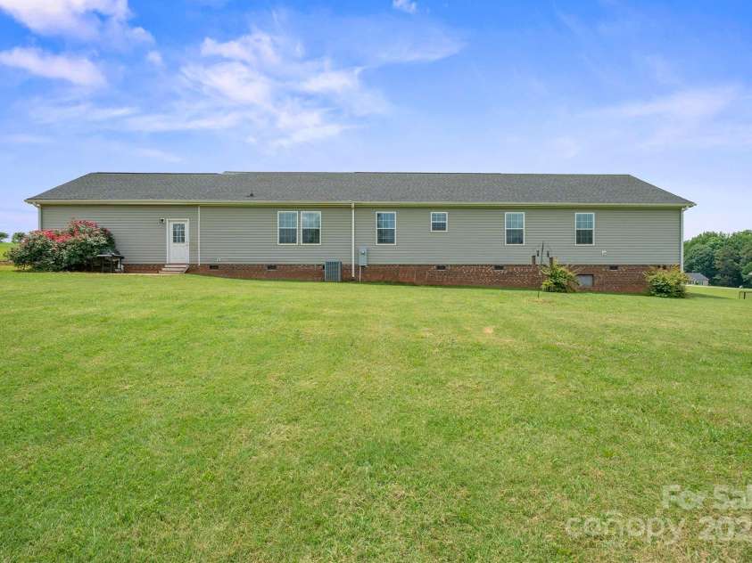 308 Laurel Ridge Drive, Lincolnton, NC 28092.  MLS# CAR4270209, YatesRealty ID 30040. 