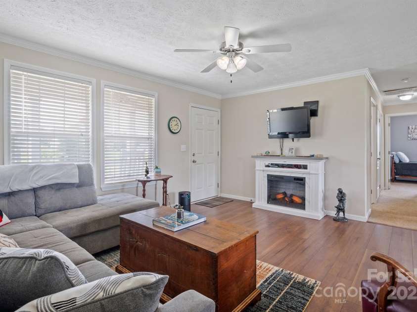 308 Laurel Ridge Drive, Lincolnton, NC 28092.  MLS# CAR4270209, YatesRealty ID 30040. 