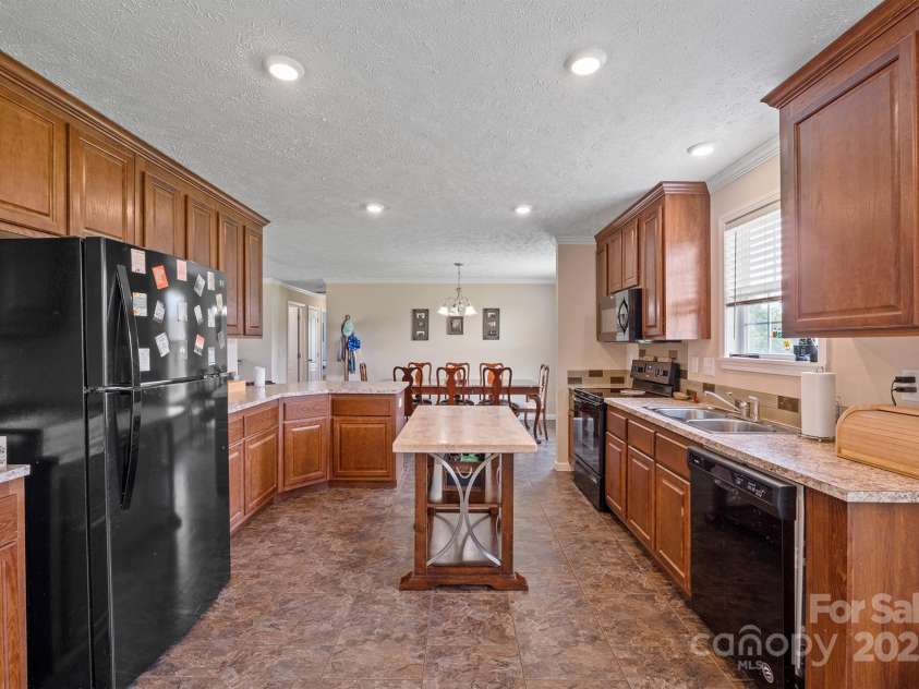 308 Laurel Ridge Drive, Lincolnton, NC 28092.  MLS# CAR4270209, YatesRealty ID 30040. 