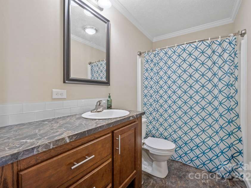 308 Laurel Ridge Drive, Lincolnton, NC 28092.  MLS# CAR4270209, YatesRealty ID 30040. 