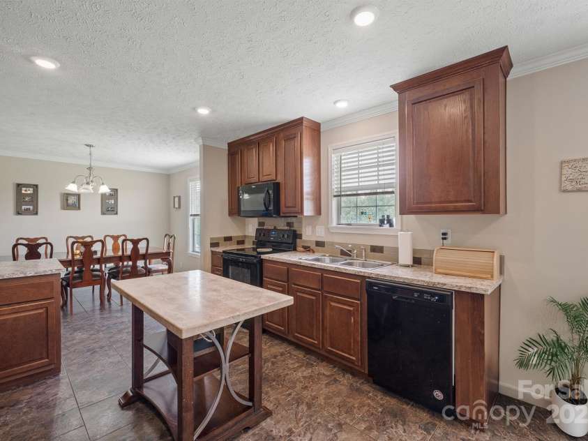 308 Laurel Ridge Drive, Lincolnton, NC 28092.  MLS# CAR4270209, YatesRealty ID 30040. 