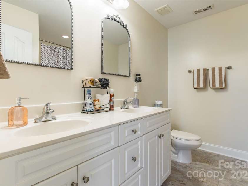 3050 Mccall Meadows Drive, Rock Hill, SC 29730.  MLS# CAR4287366, YatesRealty ID 30041. 