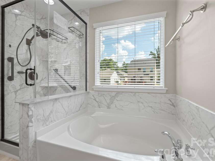 540 Rough Hewn Lane, Rock Hill, SC 29730.  MLS# CAR4383609, YatesRealty ID 30041. Primary bath