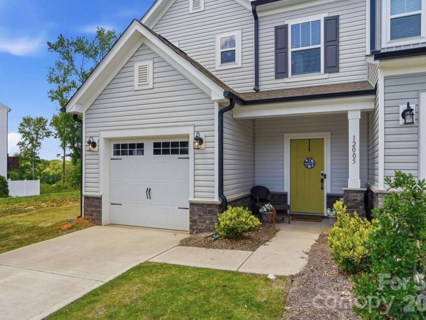 12005 Basking Drive, Charlotte, NC 28214.  MLS# CAR4384590, YatesRealty ID 30042. 