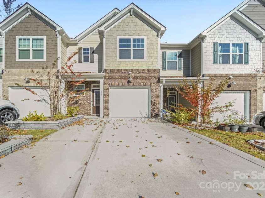 808 Gable Oak Lane, Fort Mill, SC 29708.  MLS# CAR4327510, YatesRealty ID 30042. 