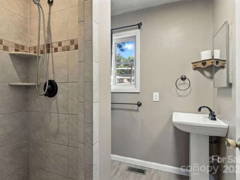 324 Whispering Hills Drive, Hendersonville, NC 28792.  MLS# CAR4270549, YatesRealty ID 30044. 