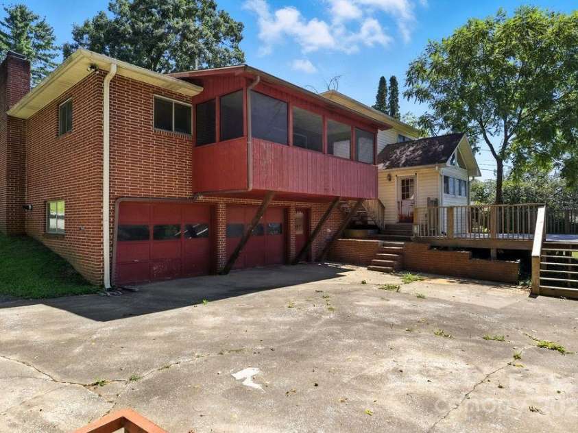 324 Whispering Hills Drive, Hendersonville, NC 28792.  MLS# CAR4270549, YatesRealty ID 30044. 