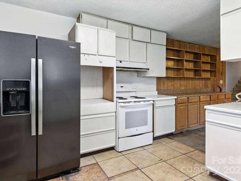 324 Whispering Hills Drive, Hendersonville, NC 28792.  MLS# CAR4270549, YatesRealty ID 30044. 