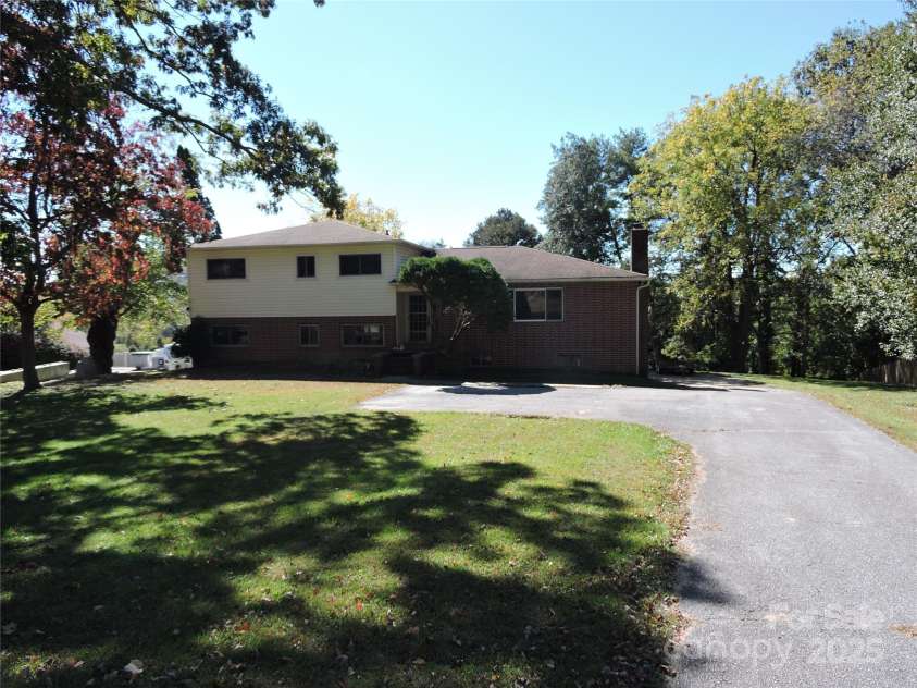 324 Whispering Hills Drive, Hendersonville, NC 28792.  MLS# CAR4270549, YatesRealty ID 30044. 