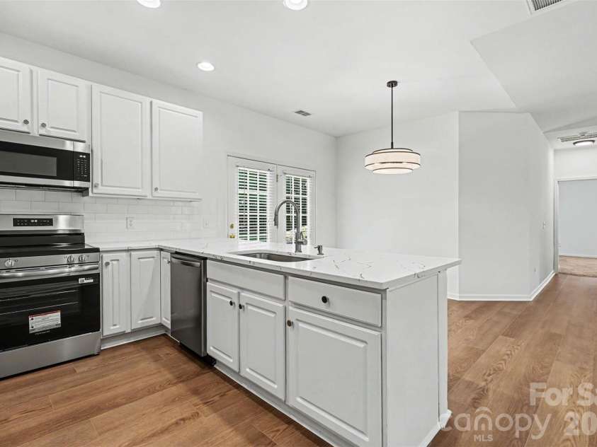 9330 Duckhorn Drive, Charlotte, NC 28277.  MLS# CAR4380843, YatesRealty ID 30044. 
