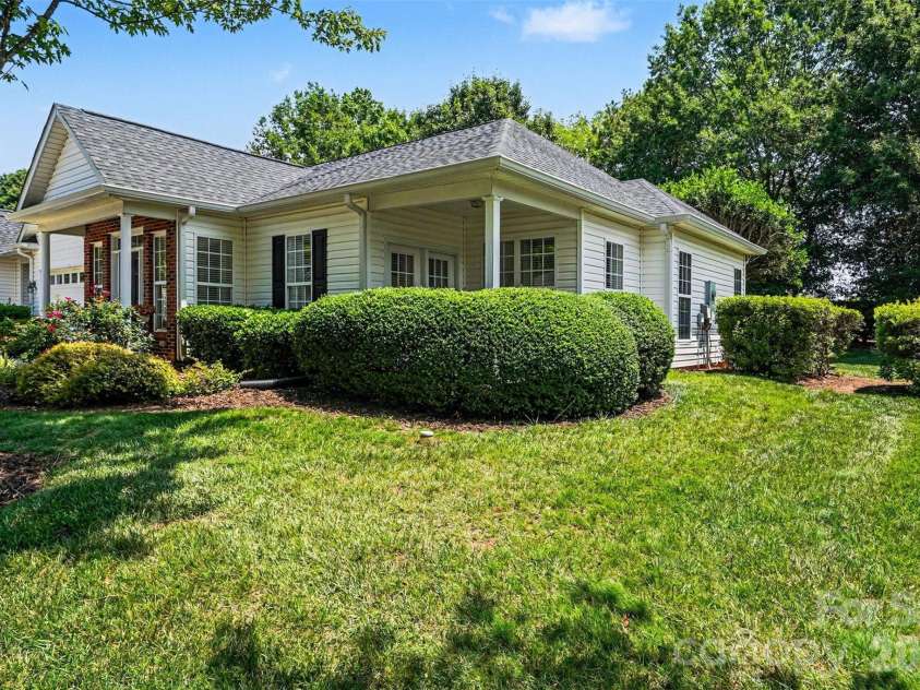 9330 Duckhorn Drive, Charlotte, NC 28277.  MLS# CAR4380843, YatesRealty ID 30044. 