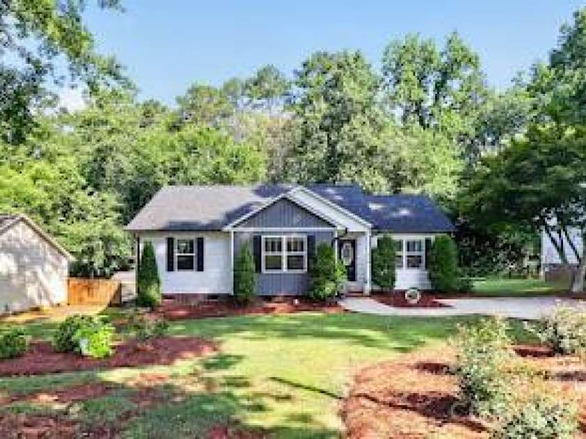 216 Hillside Avenue, Concord, NC 28025.  MLS# CAR4389070, YatesRealty ID 30046. 