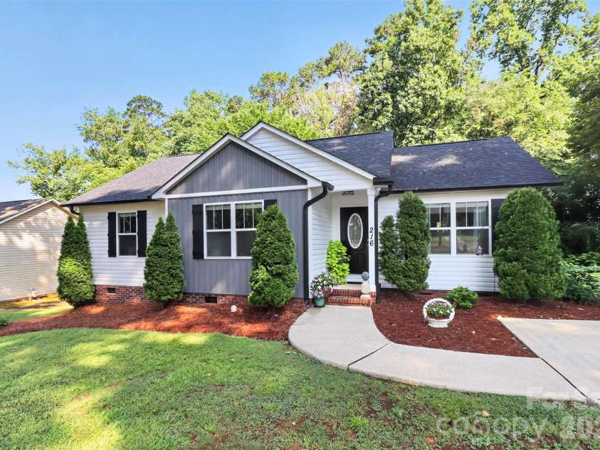 216 Hillside Avenue, Concord, NC 28025.  MLS# CAR4389070, YatesRealty ID 30046. 