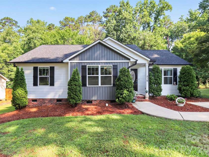 216 Hillside Avenue, Concord, NC 28025.  MLS# CAR4389070, YatesRealty ID 30046. 