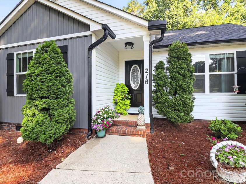216 Hillside Avenue, Concord, NC 28025.  MLS# CAR4389070, YatesRealty ID 30046. 