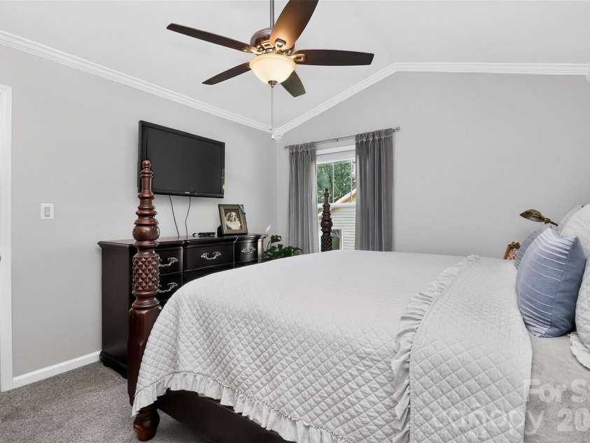 216 Hillside Avenue, Concord, NC 28025.  MLS# CAR4389070, YatesRealty ID 30046. 