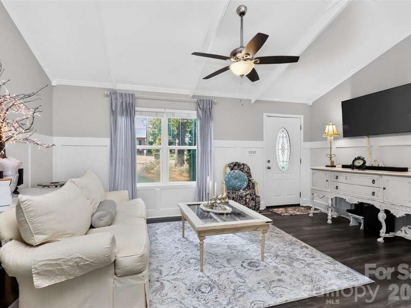 216 Hillside Avenue, Concord, NC 28025.  MLS# CAR4389070, YatesRealty ID 30046. 