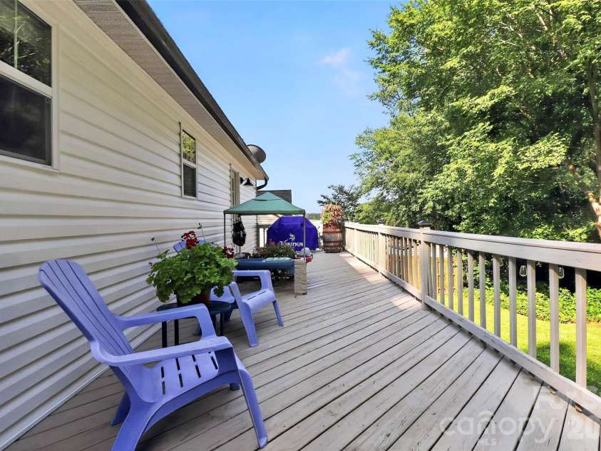 216 Hillside Avenue, Concord, NC 28025.  MLS# CAR4389070, YatesRealty ID 30046. 