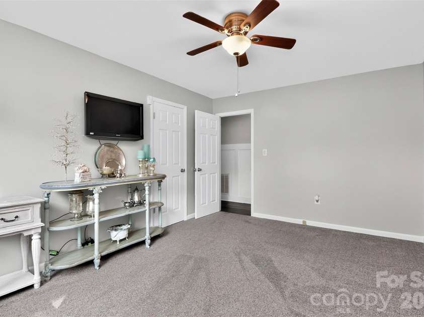216 Hillside Avenue, Concord, NC 28025.  MLS# CAR4389070, YatesRealty ID 30046. 