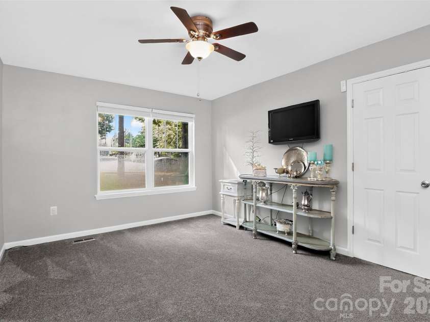 216 Hillside Avenue, Concord, NC 28025.  MLS# CAR4389070, YatesRealty ID 30046. 