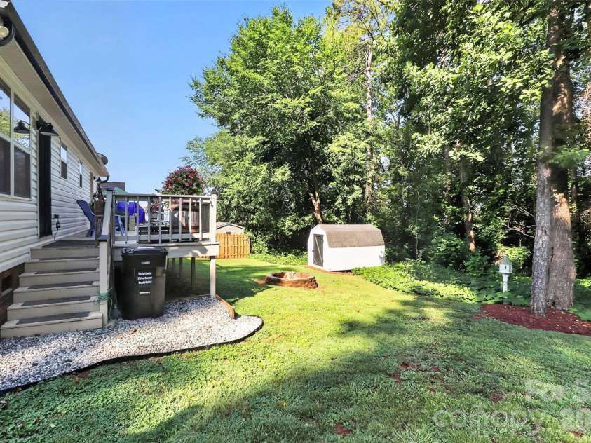 216 Hillside Avenue, Concord, NC 28025.  MLS# CAR4389070, YatesRealty ID 30046. 