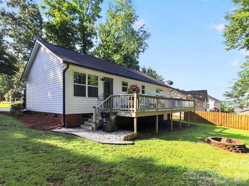 216 Hillside Avenue, Concord, NC 28025.  MLS# CAR4389070, YatesRealty ID 30046. 