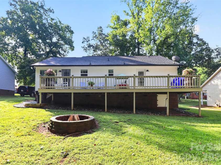 216 Hillside Avenue, Concord, NC 28025.  MLS# CAR4389070, YatesRealty ID 30046. 
