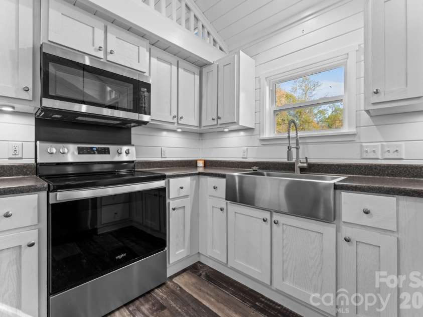 619 Kitchens Branch Road, Sylva, NC 28779.  MLS# CAR4386073, YatesRealty ID 30047. Kitchen