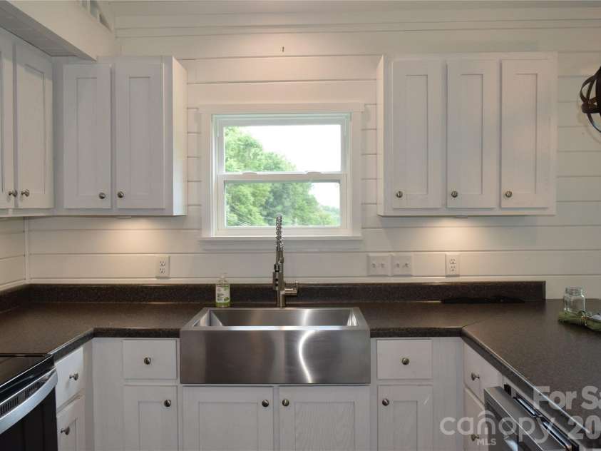 619 Kitchens Branch Road, Sylva, NC 28779.  MLS# CAR4386073, YatesRealty ID 30047. Kitchen