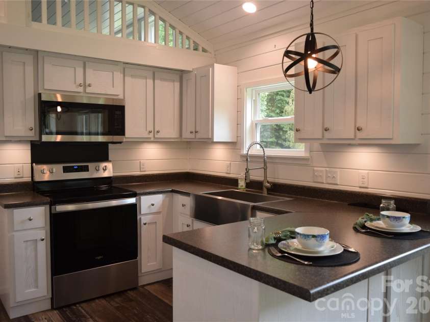 619 Kitchens Branch Road, Sylva, NC 28779.  MLS# CAR4386073, YatesRealty ID 30047. Kitchen