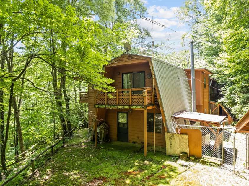 1010 Autumn Drive, Maggie Valley, NC 28751.  MLS# CAR4284241, YatesRealty ID 30048. 
