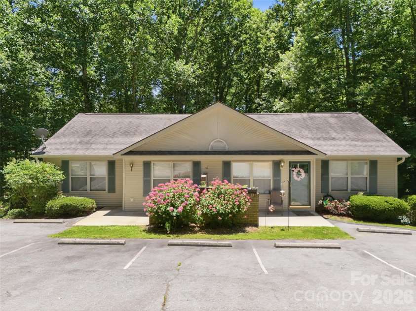 42 Queen Road, Candler, NC 28715.  MLS# CAR4389737, YatesRealty ID 30049. 