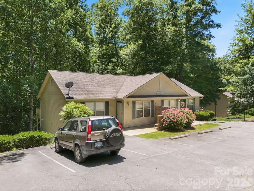 42 Queen Road, Candler, NC 28715.  MLS# CAR4389737, YatesRealty ID 30049. 