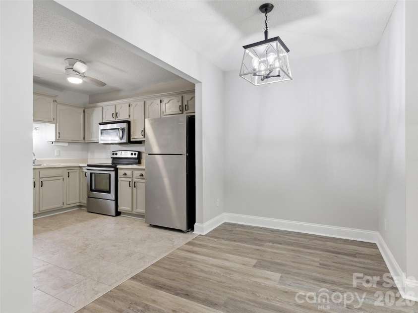 42 Queen Road, Candler, NC 28715.  MLS# CAR4389737, YatesRealty ID 30049. 