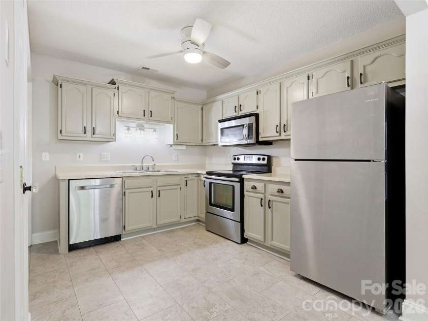 42 Queen Road, Candler, NC 28715.  MLS# CAR4389737, YatesRealty ID 30049. 