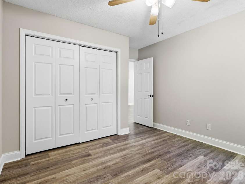 42 Queen Road, Candler, NC 28715.  MLS# CAR4389737, YatesRealty ID 30049. 