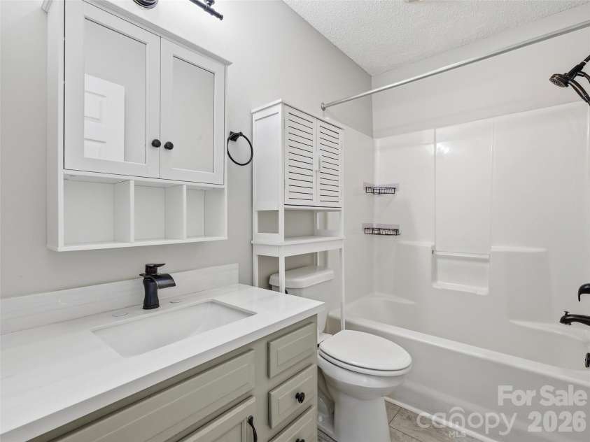 42 Queen Road, Candler, NC 28715.  MLS# CAR4389737, YatesRealty ID 30049. 