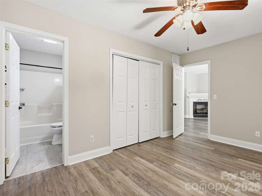 42 Queen Road, Candler, NC 28715.  MLS# CAR4389737, YatesRealty ID 30049. 