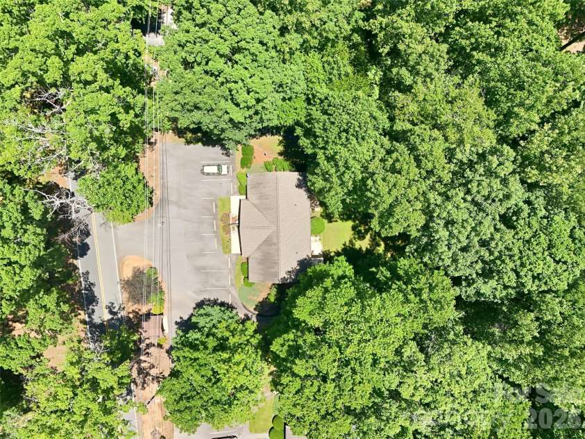 42 Queen Road, Candler, NC 28715.  MLS# CAR4389737, YatesRealty ID 30049. 