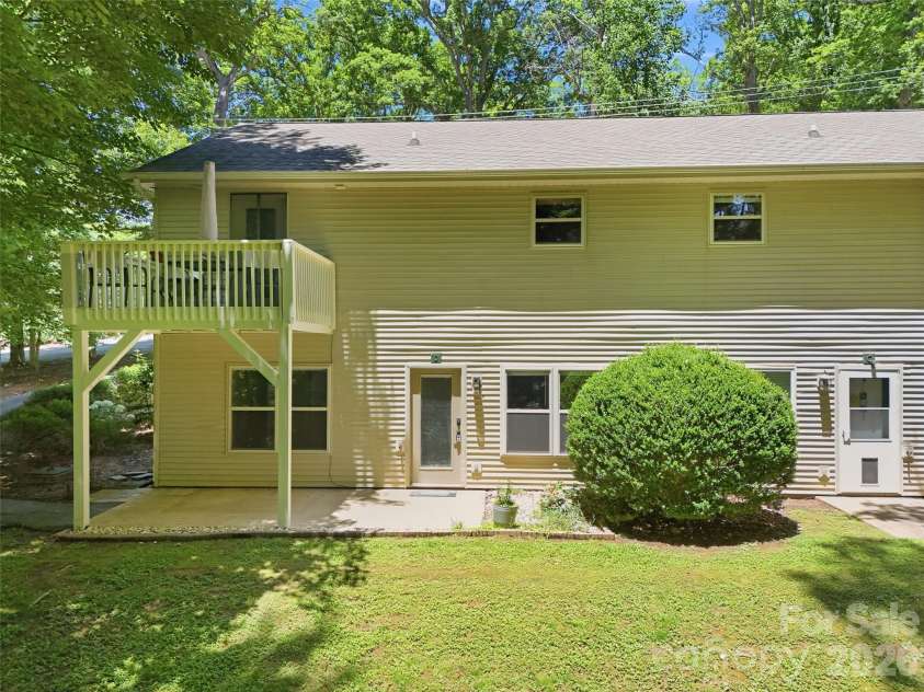 42 Queen Road, Candler, NC 28715.  MLS# CAR4389737, YatesRealty ID 30049. 