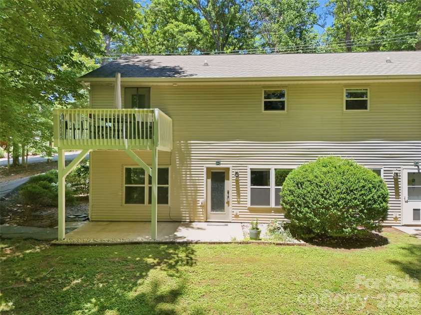 42 Queen Road, Candler, NC 28715.  MLS# CAR4389737, YatesRealty ID 30049. 